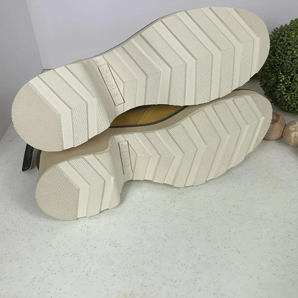 Sorel Hi Line Chelsea Heels Boots Booties Sz 10 Color/ Geo Yellow Jet